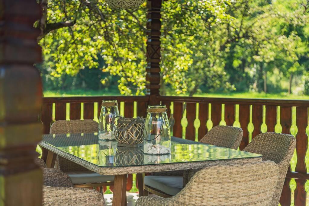 Horace Guesthouse Pool & Hot Tub & Bikes & River Dejani Exterior foto