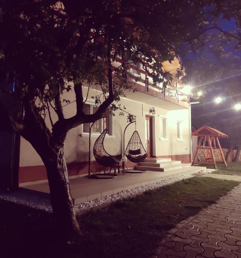 Horace Guesthouse Pool & Hot Tub & Bikes & River Dejani Exterior foto