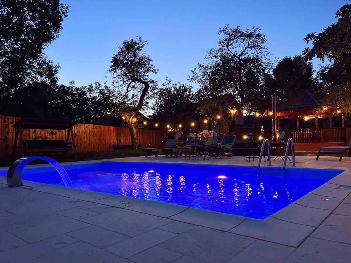 Horace Guesthouse Pool & Hot Tub & Bikes & River Dejani Exterior foto