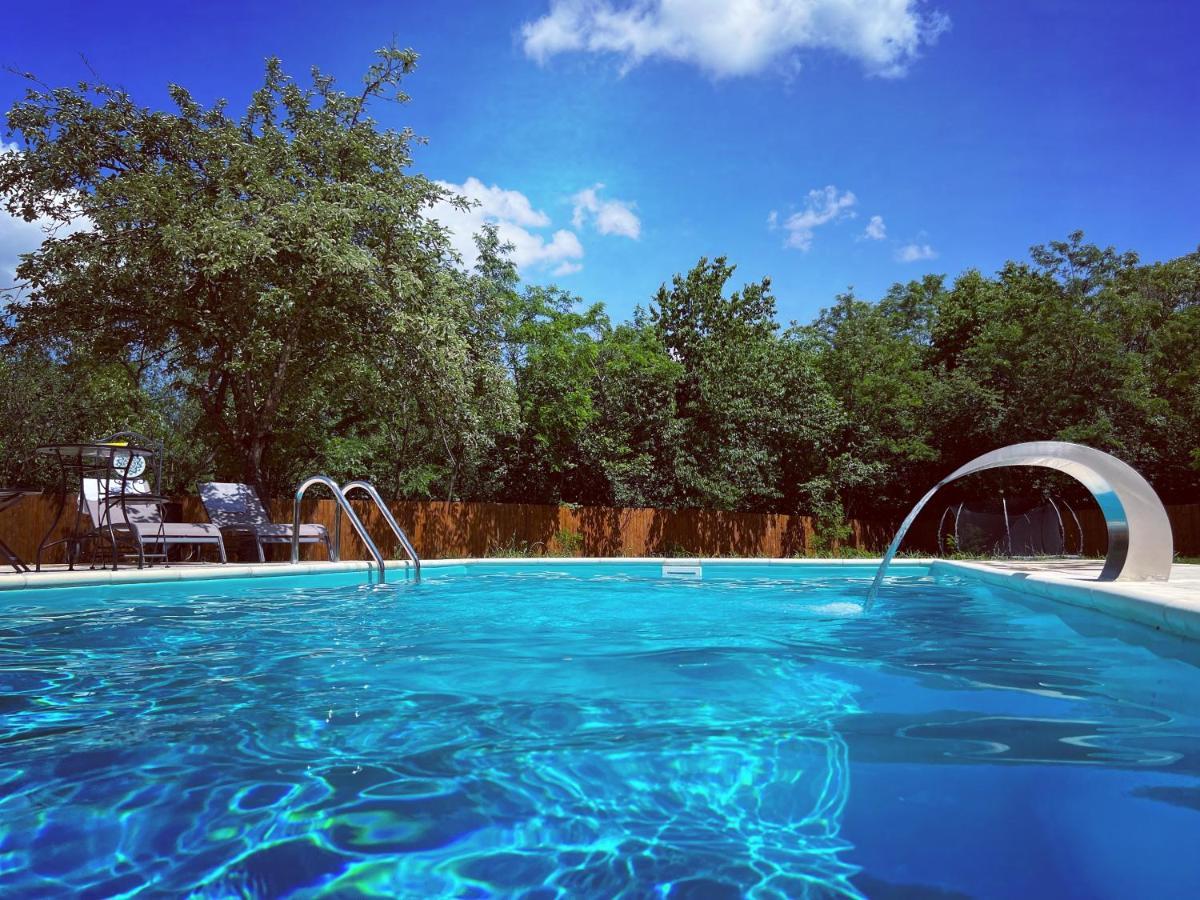 Horace Guesthouse Pool & Hot Tub & Bikes & River Dejani Exterior foto