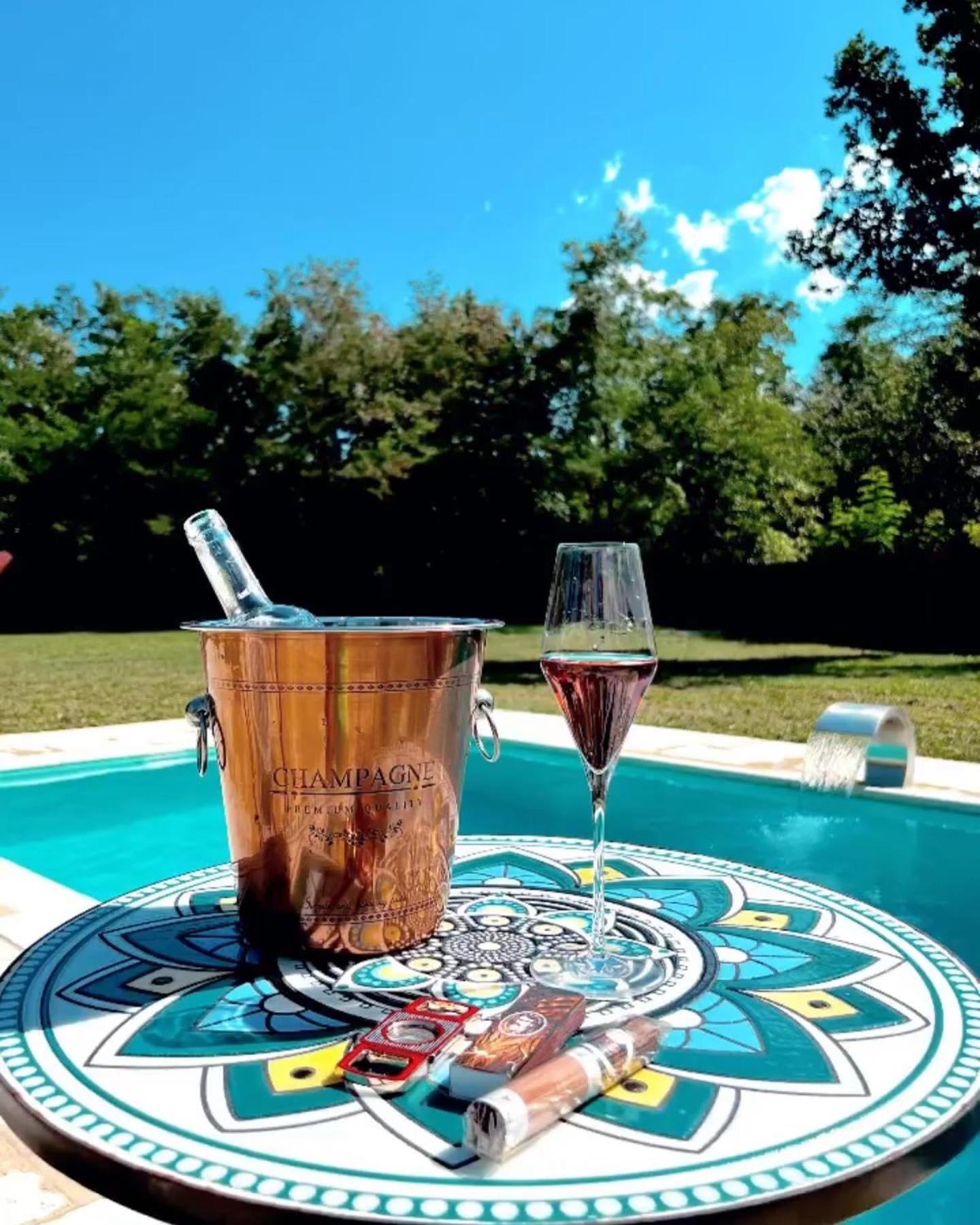 Horace Guesthouse Pool & Hot Tub & Bikes & River Dejani Exterior foto